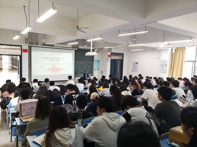 图2 10月27日在入党积极分子中开展专题宣讲